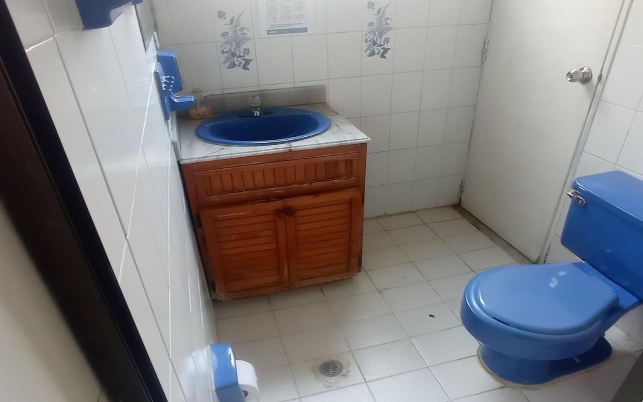 Yellow House Hostel Μεντεγίν Εξωτερικό φωτογραφία