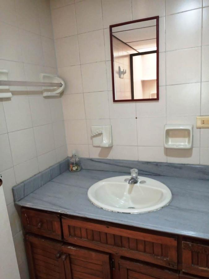 Yellow House Hostel Μεντεγίν Εξωτερικό φωτογραφία