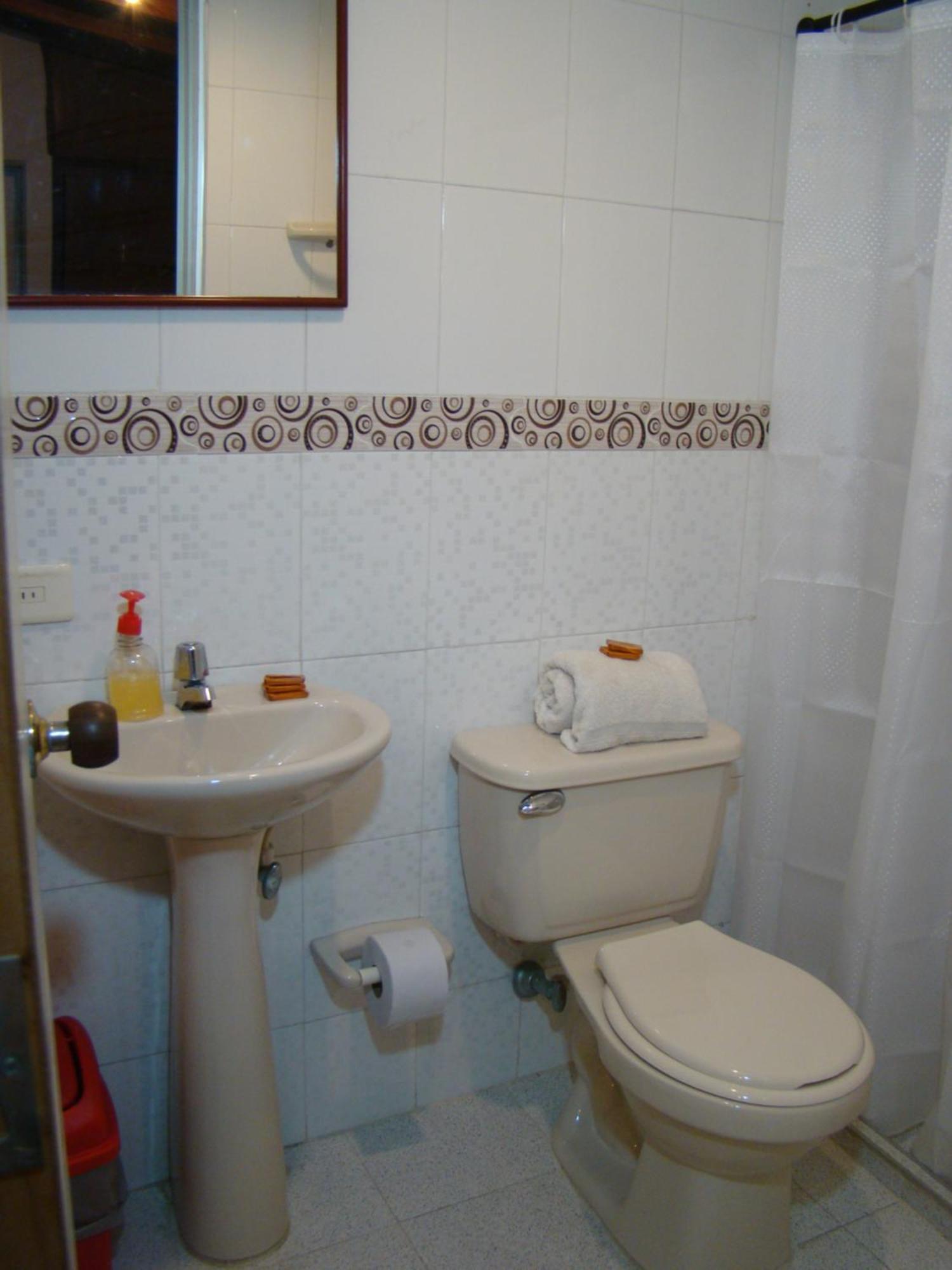 Yellow House Hostel Μεντεγίν Εξωτερικό φωτογραφία