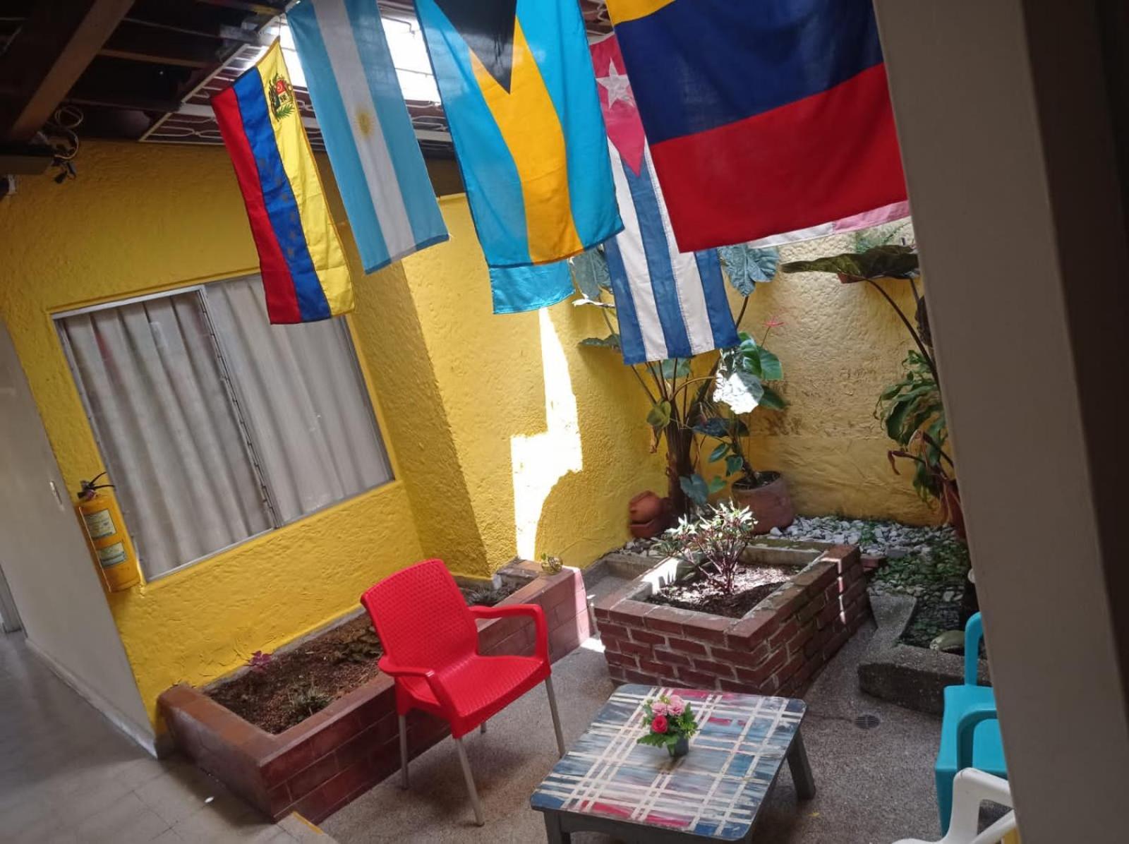 Yellow House Hostel Μεντεγίν Εξωτερικό φωτογραφία