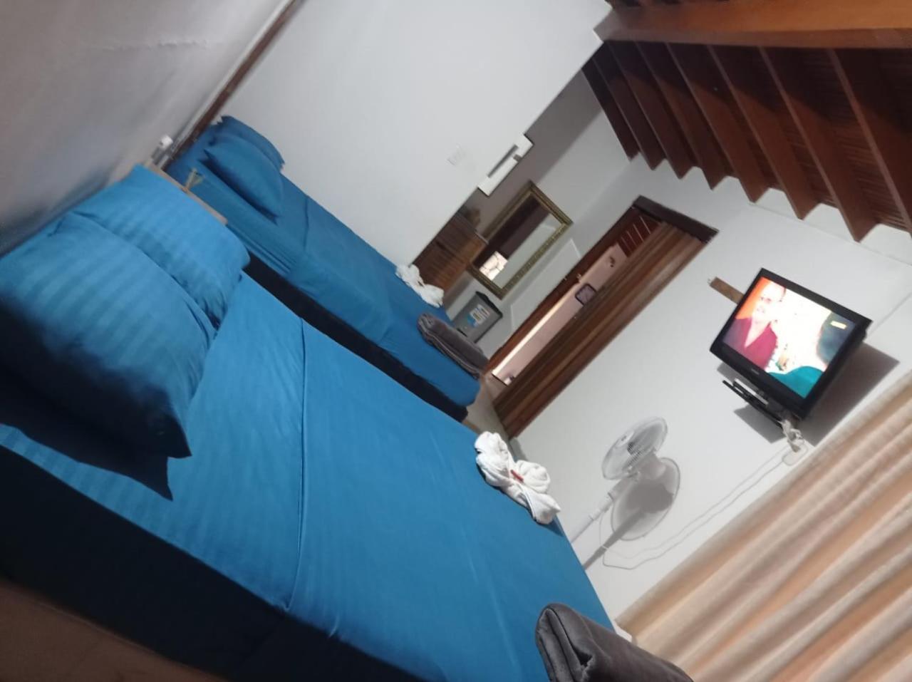 Yellow House Hostel Μεντεγίν Εξωτερικό φωτογραφία