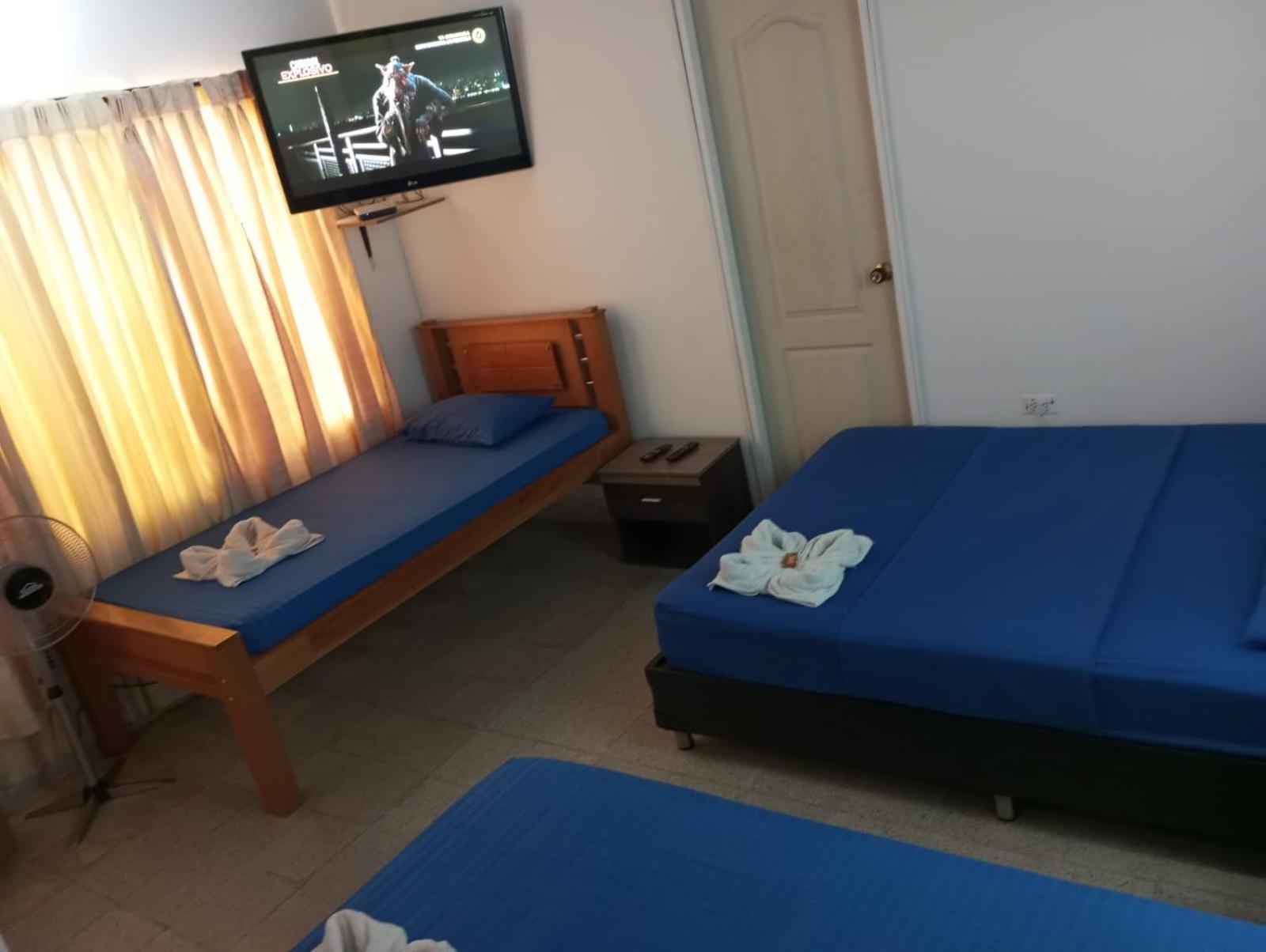 Yellow House Hostel Μεντεγίν Εξωτερικό φωτογραφία