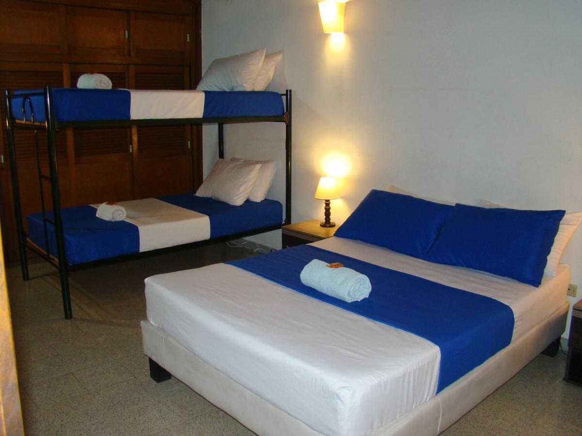 Yellow House Hostel Μεντεγίν Εξωτερικό φωτογραφία