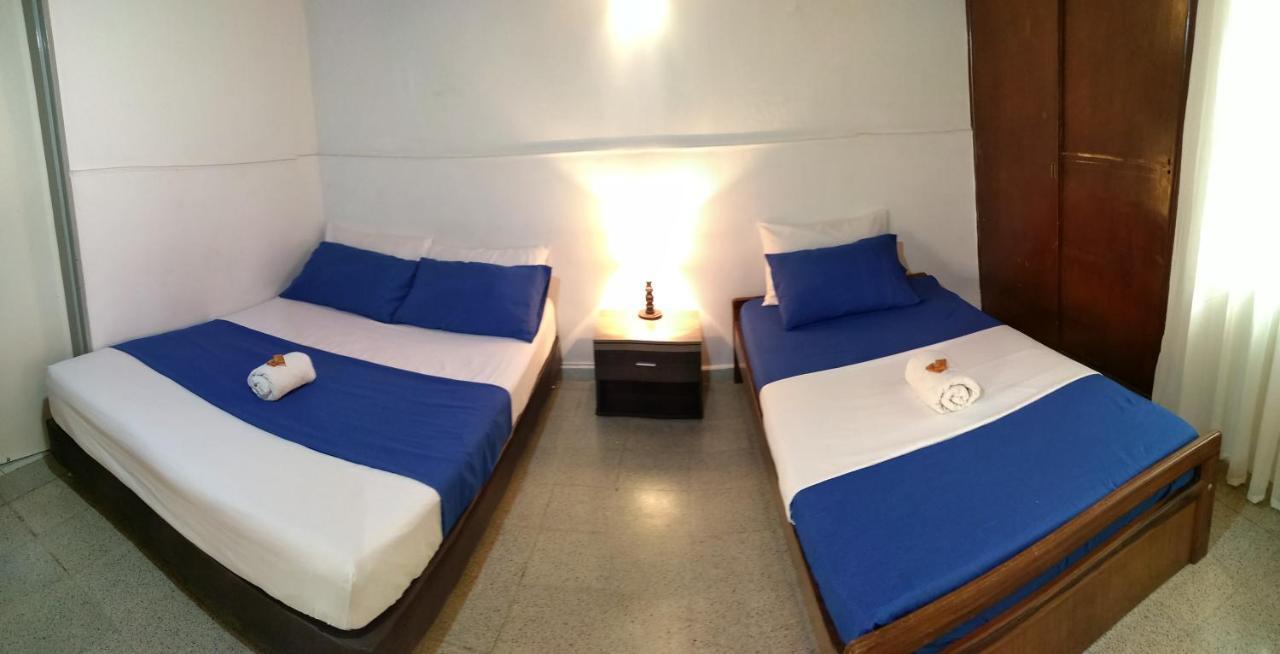 Yellow House Hostel Μεντεγίν Εξωτερικό φωτογραφία